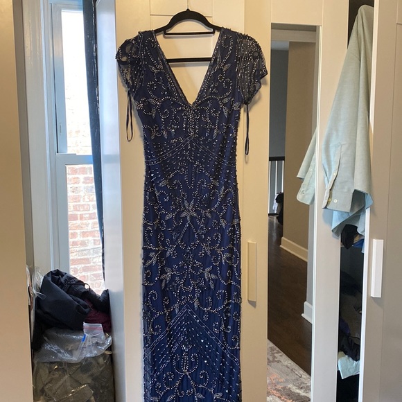 Never worn zipper broken - Picture 2 of 4